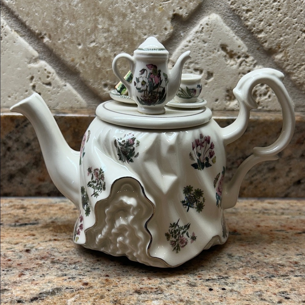 Portmeirion Botanical Gardens “afternoon tea” 2-cup decorative teapot